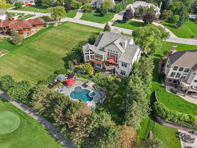 1704 E Juniper WAY, Hartland, WI 53029
