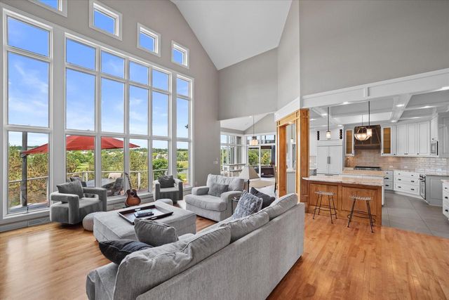 1704 E Juniper WAY, Hartland, WI 53029