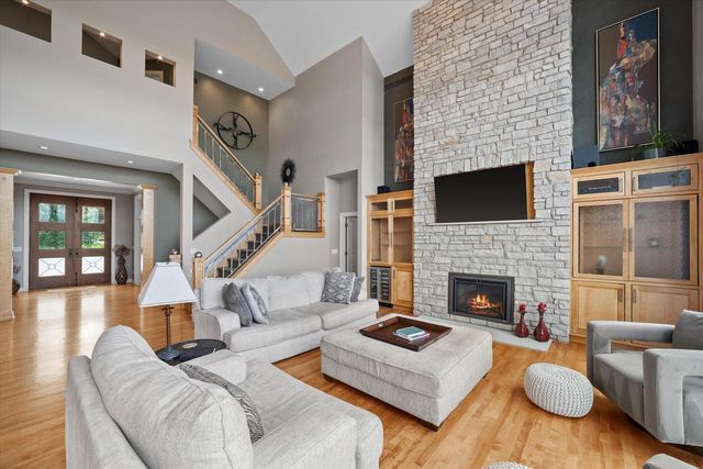 1704 E Juniper WAY, Hartland, WI 53029