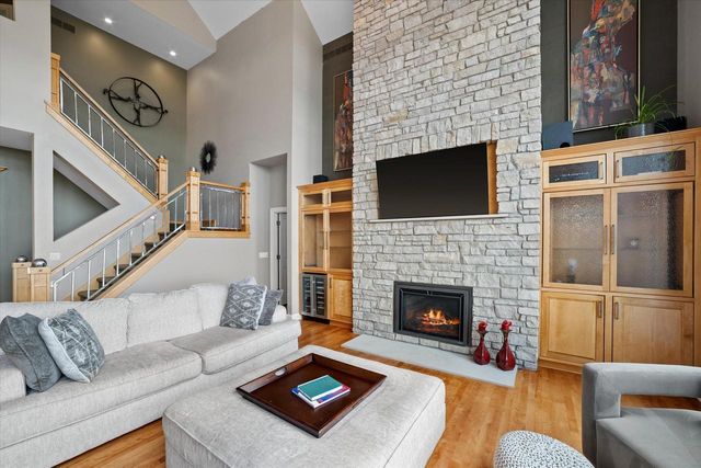 1704 E Juniper WAY, Hartland, WI 53029