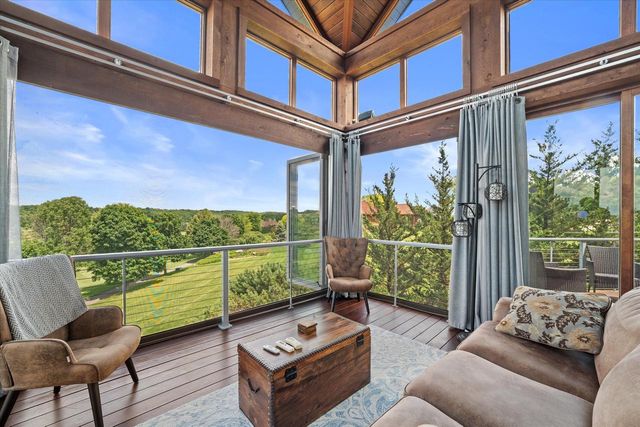 1704 E Juniper WAY, Hartland, WI 53029