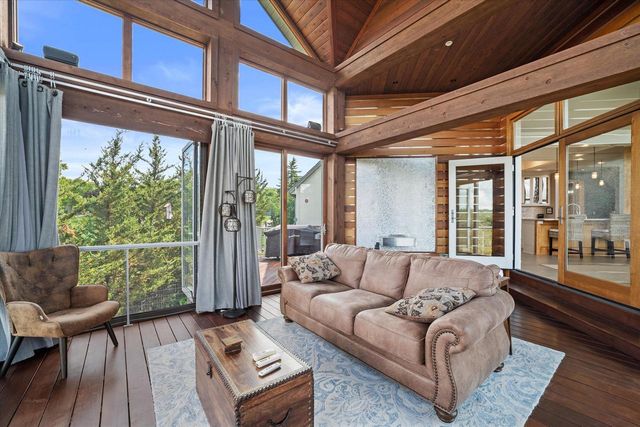 1704 E Juniper WAY, Hartland, WI 53029