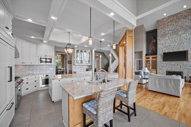 1704 E Juniper WAY, Hartland, WI 53029