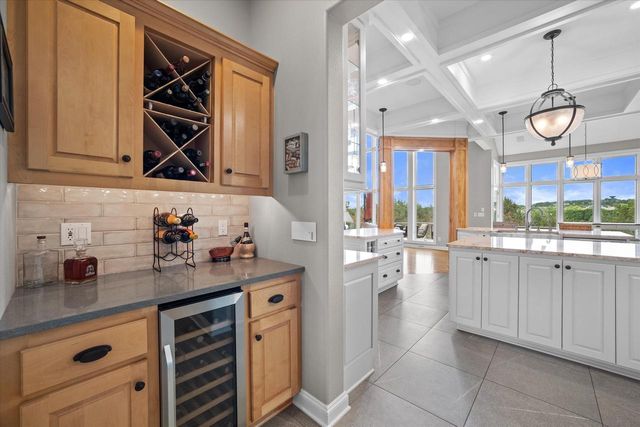 1704 E Juniper WAY, Hartland, WI 53029