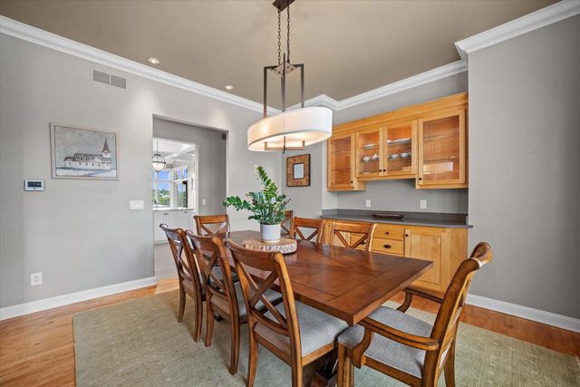 1704 E Juniper WAY, Hartland, WI 53029