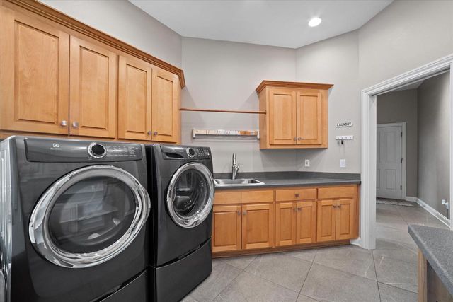 1704 E Juniper WAY, Hartland, WI 53029