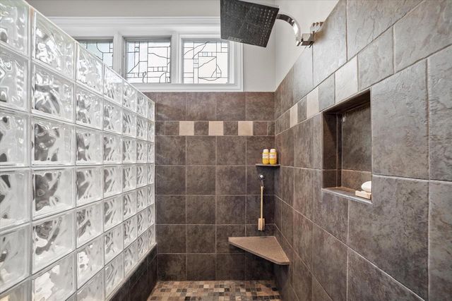 1704 E Juniper WAY, Hartland, WI 53029