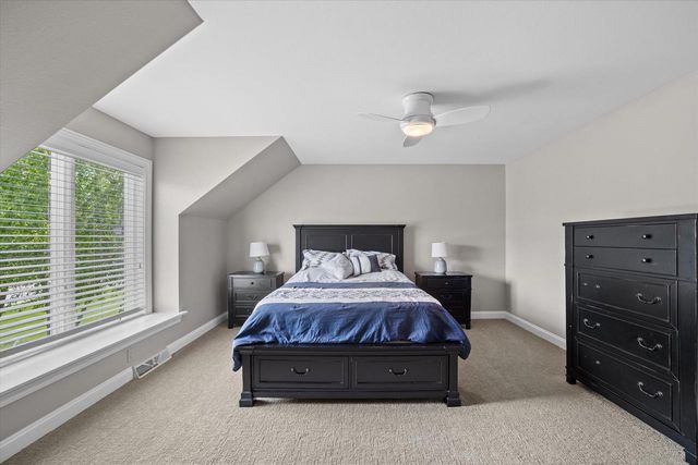 1704 E Juniper WAY, Hartland, WI 53029