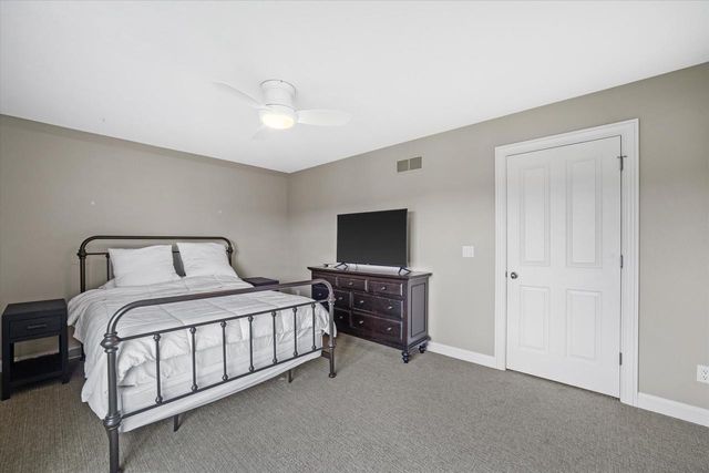 1704 E Juniper WAY, Hartland, WI 53029