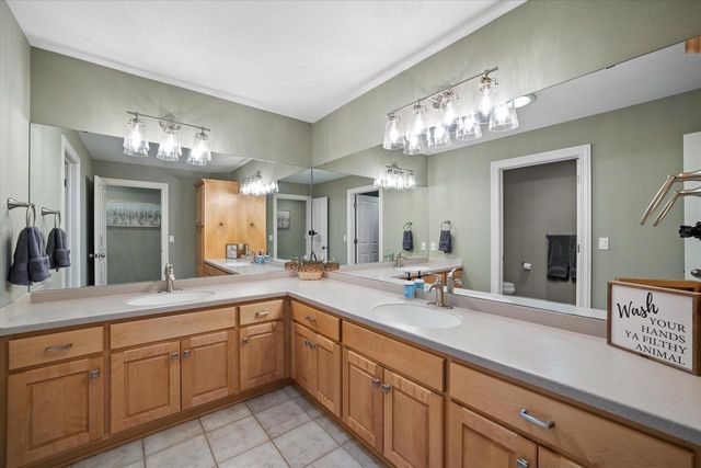 1704 E Juniper WAY, Hartland, WI 53029