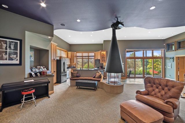 1704 E Juniper WAY, Hartland, WI 53029
