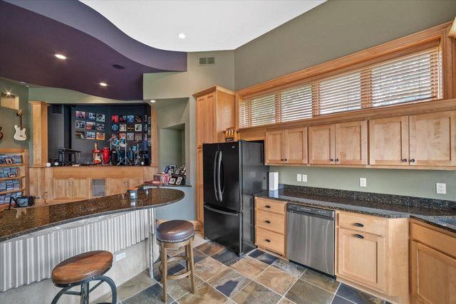 1704 E Juniper WAY, Hartland, WI 53029