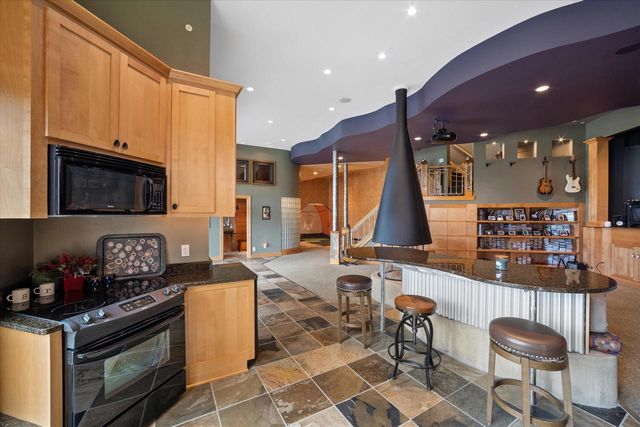 1704 E Juniper WAY, Hartland, WI 53029