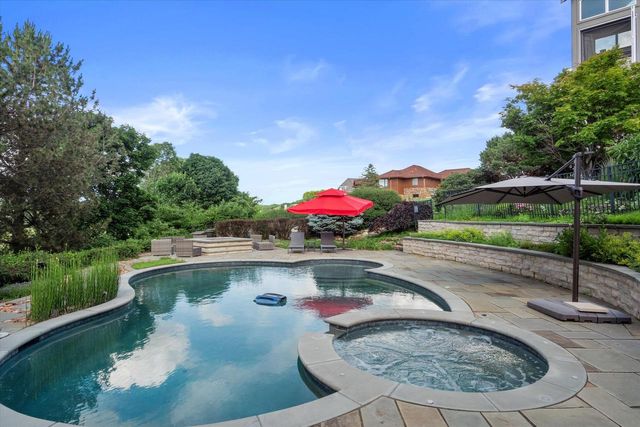 1704 E Juniper WAY, Hartland, WI 53029