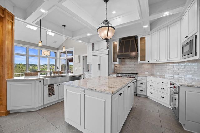 1704 E Juniper WAY, Hartland, WI 53029
