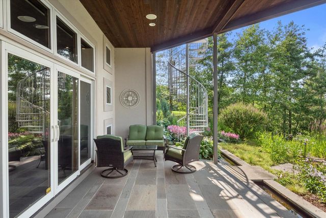 1704 E Juniper WAY, Hartland, WI 53029
