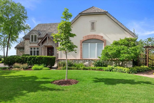 1704 E Juniper WAY, Hartland, WI 53029