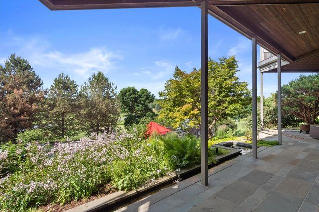 1704 E Juniper WAY, Hartland, WI 53029