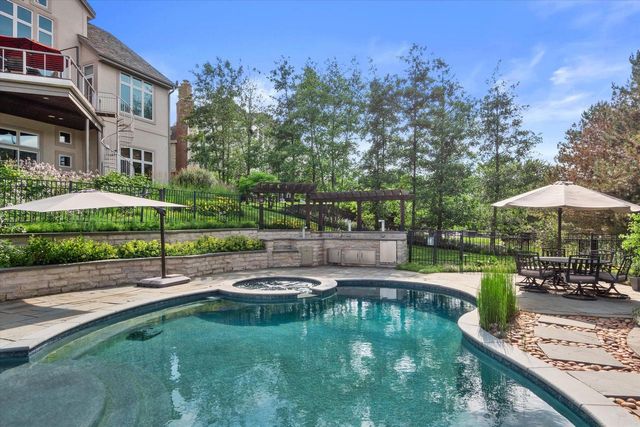 1704 E Juniper WAY, Hartland, WI 53029