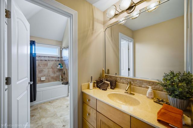 3131 Kewanee Lane, Naperville, IL 60564