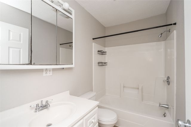 600 E 26th Street S, Newton, IA 50208