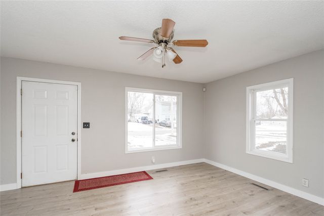 600 E 26th Street S, Newton, IA 50208