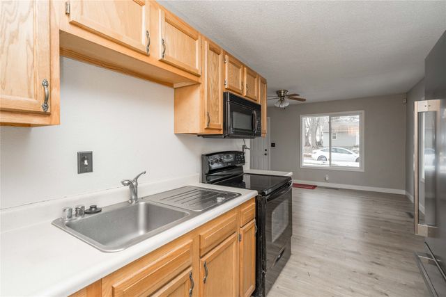 600 E 26th Street S, Newton, IA 50208