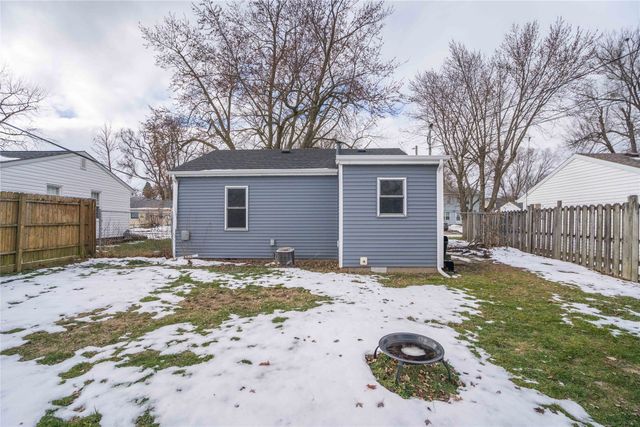 600 E 26th Street S, Newton, IA 50208