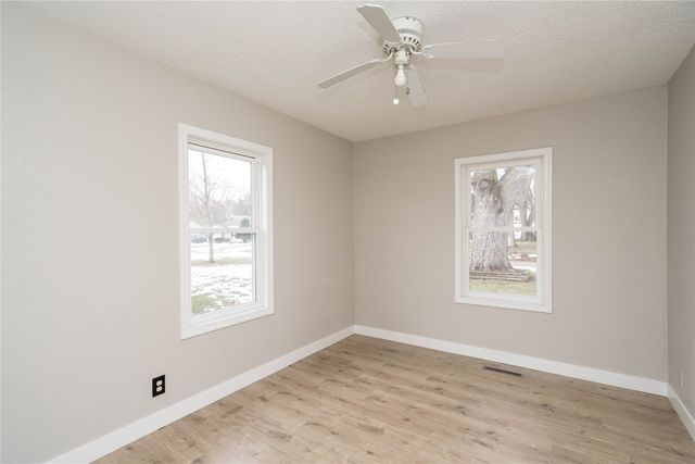 600 E 26th Street S, Newton, IA 50208