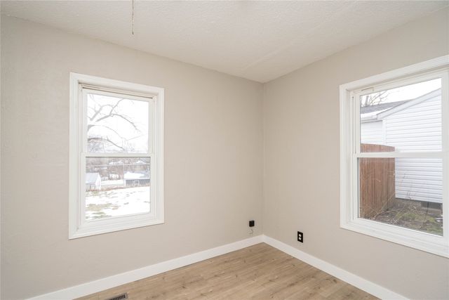 600 E 26th Street S, Newton, IA 50208