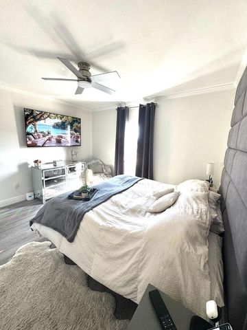233 38TH AVENUE SE, St Petersburg, FL 33705