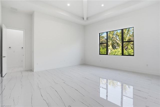 2532 CALOOSA SHORES DR, Labelle, FL 33935