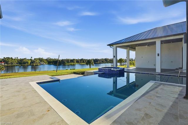 2532 CALOOSA SHORES DR, Labelle, FL 33935