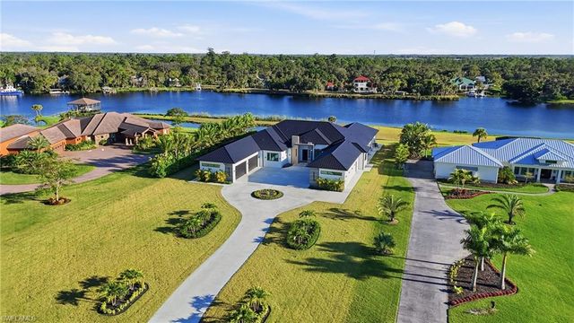 2532 CALOOSA SHORES DR, Labelle, FL 33935
