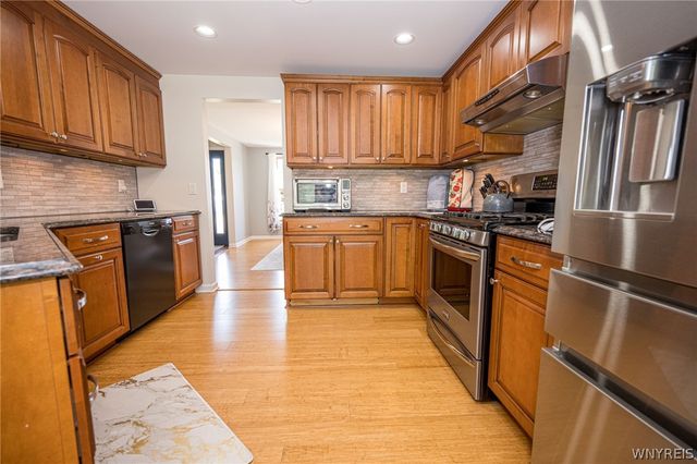 34 Pine Valley Court, West Seneca, NY 14224