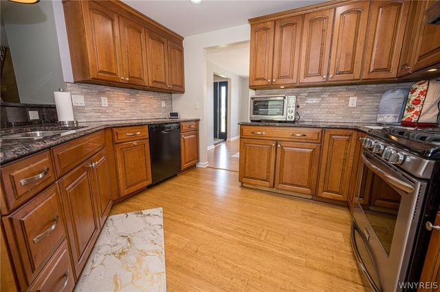 34 Pine Valley Court, West Seneca, NY 14224