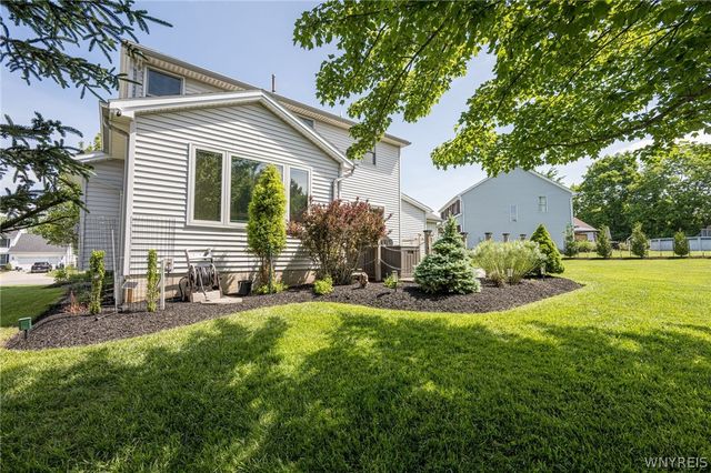 34 Pine Valley Court, West Seneca, NY 14224