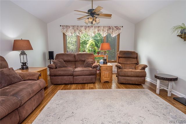 34 Pine Valley Court, West Seneca, NY 14224