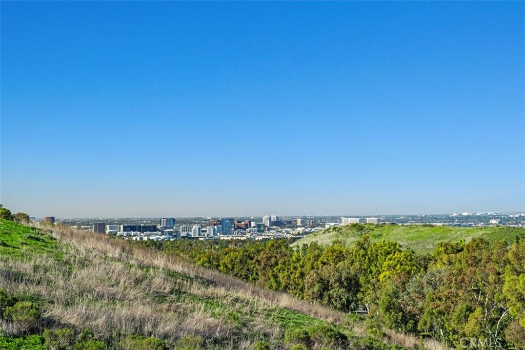 Image 22 of property listing at 22 Delphinus, Irvine, CA 92603