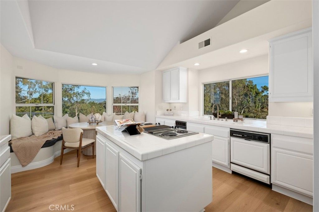 Image 25 of property listing at 22 Delphinus, Irvine, CA 92603