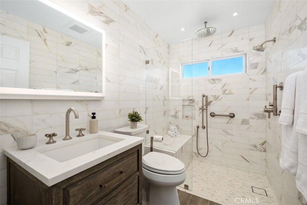 Image 33 of property listing at 22 Delphinus, Irvine, CA 92603