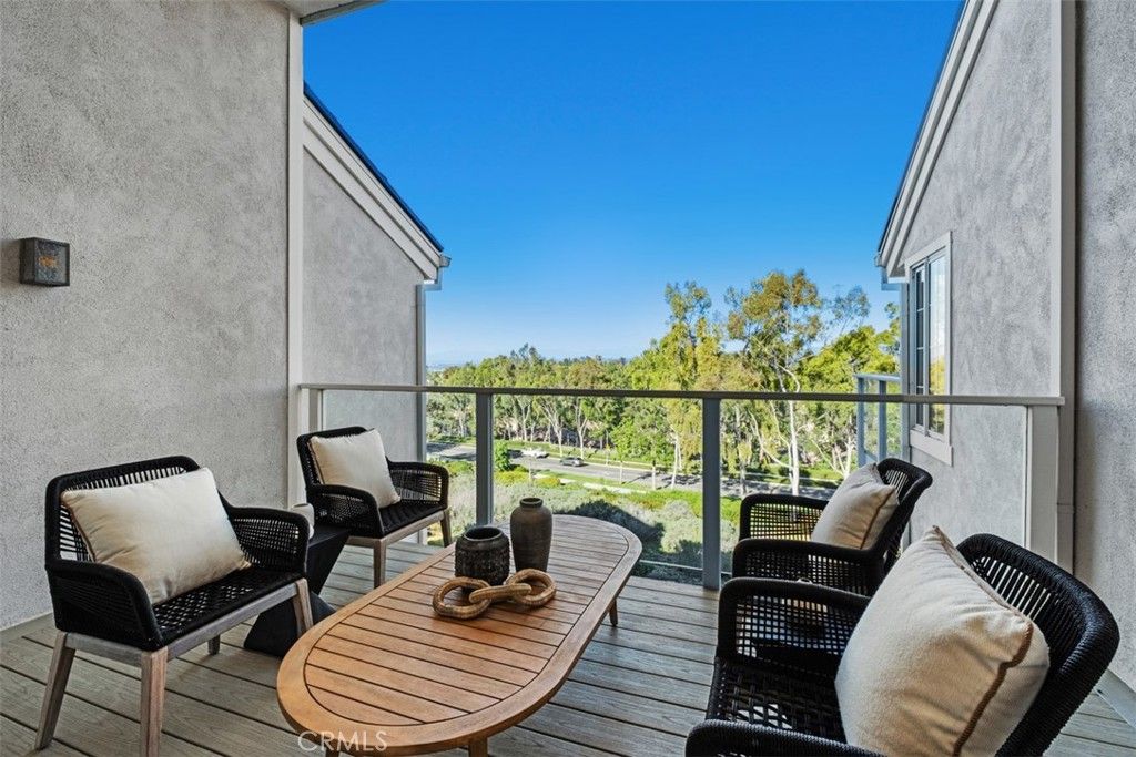 Image 9 of property listing at 22 Delphinus, Irvine, CA 92603