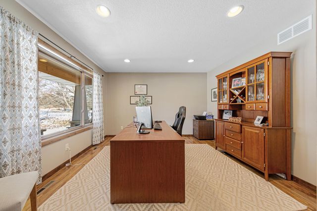 624 Ridge Road, Henderson, MN 56044