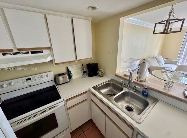 540 Brickell Key Dr 705, Miami, FL 33131