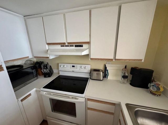 540 Brickell Key Dr 705, Miami, FL 33131