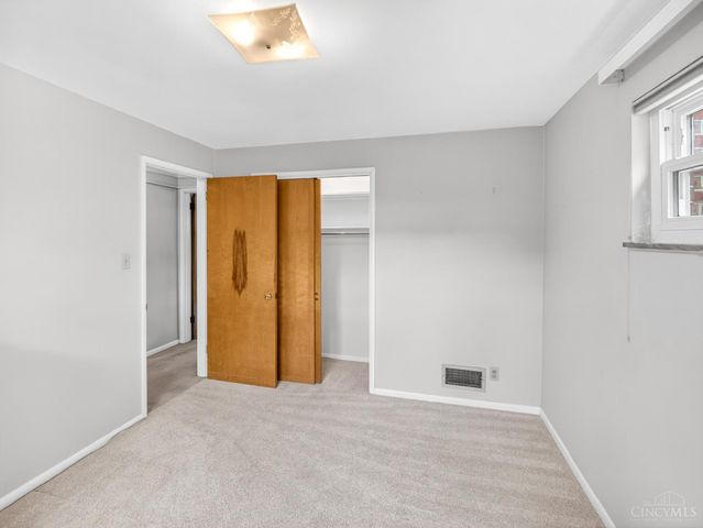 5 Jewel Lane, Greenhills, OH 45218