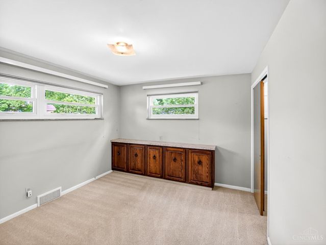 5 Jewel Lane, Greenhills, OH 45218