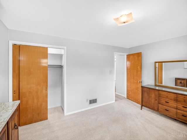 5 Jewel Lane, Greenhills, OH 45218