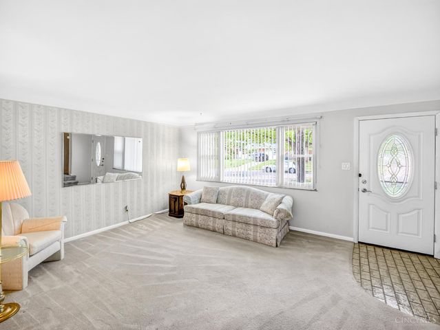 5 Jewel Lane, Greenhills, OH 45218