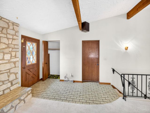 5 Jewel Lane, Greenhills, OH 45218